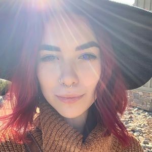 Meet your Posher, Izza